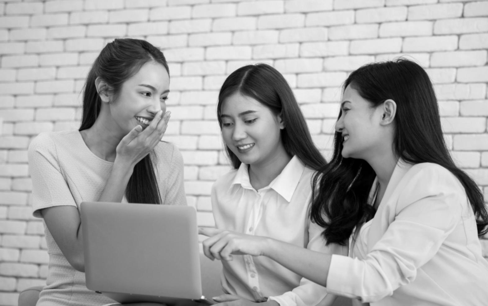 Praxisorientierte Schulung zur Betrugsprävention in modernem Schulungsraum